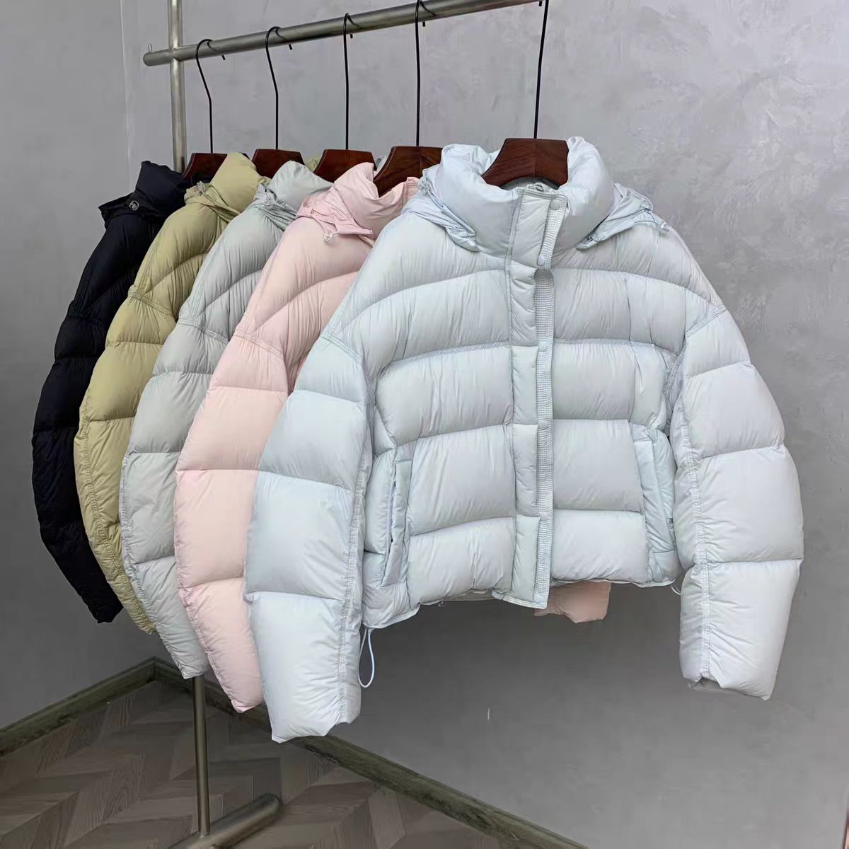 2025新泡芙新品羽绒服保暖外套女连帽短款羽绒服女5123
