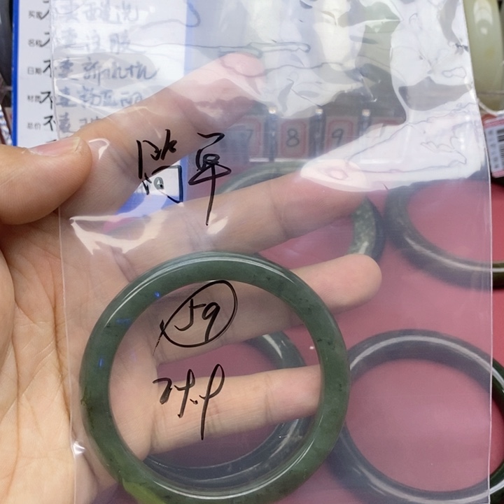 和田玉手镯未镶嵌简**单