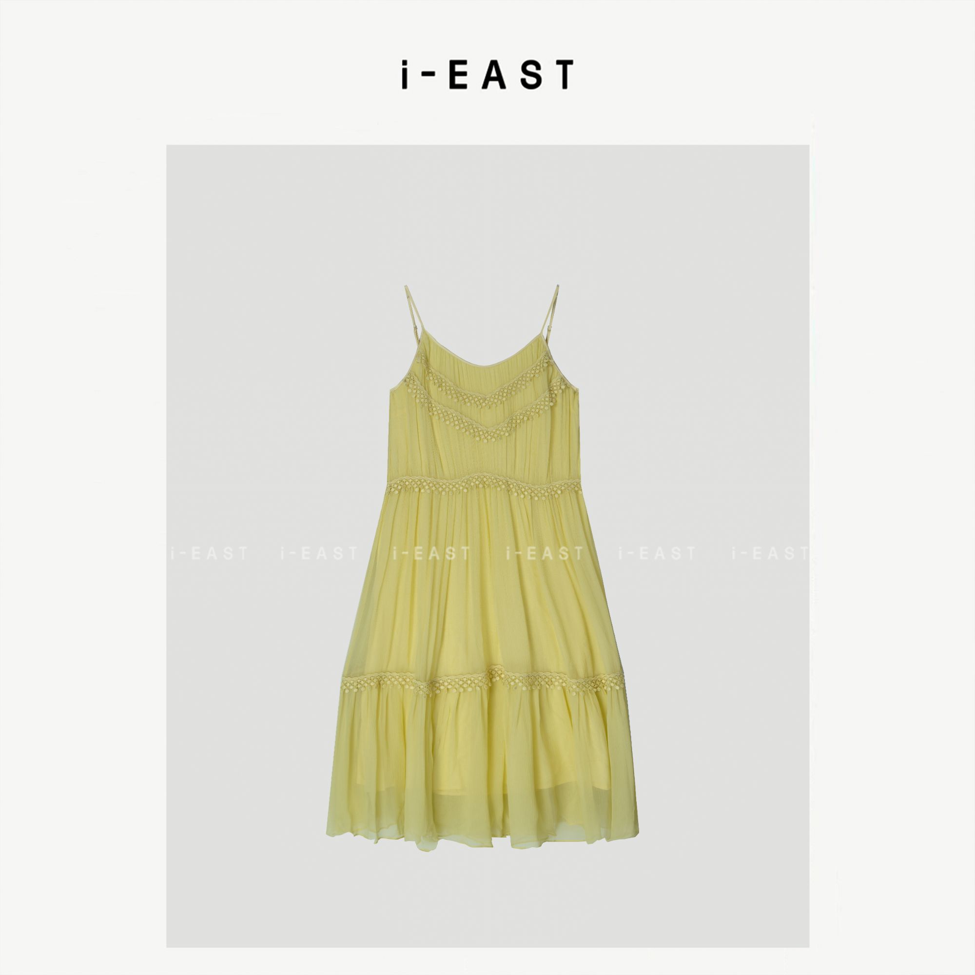 i-EAST 游梦花境~度假风流苏小点点吊带连衣裙-5X Q13821