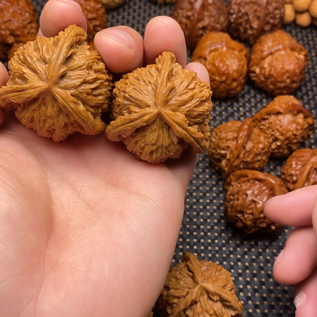 曹***月吊坠桃核拼接三棱炸炸炸炸炸炸