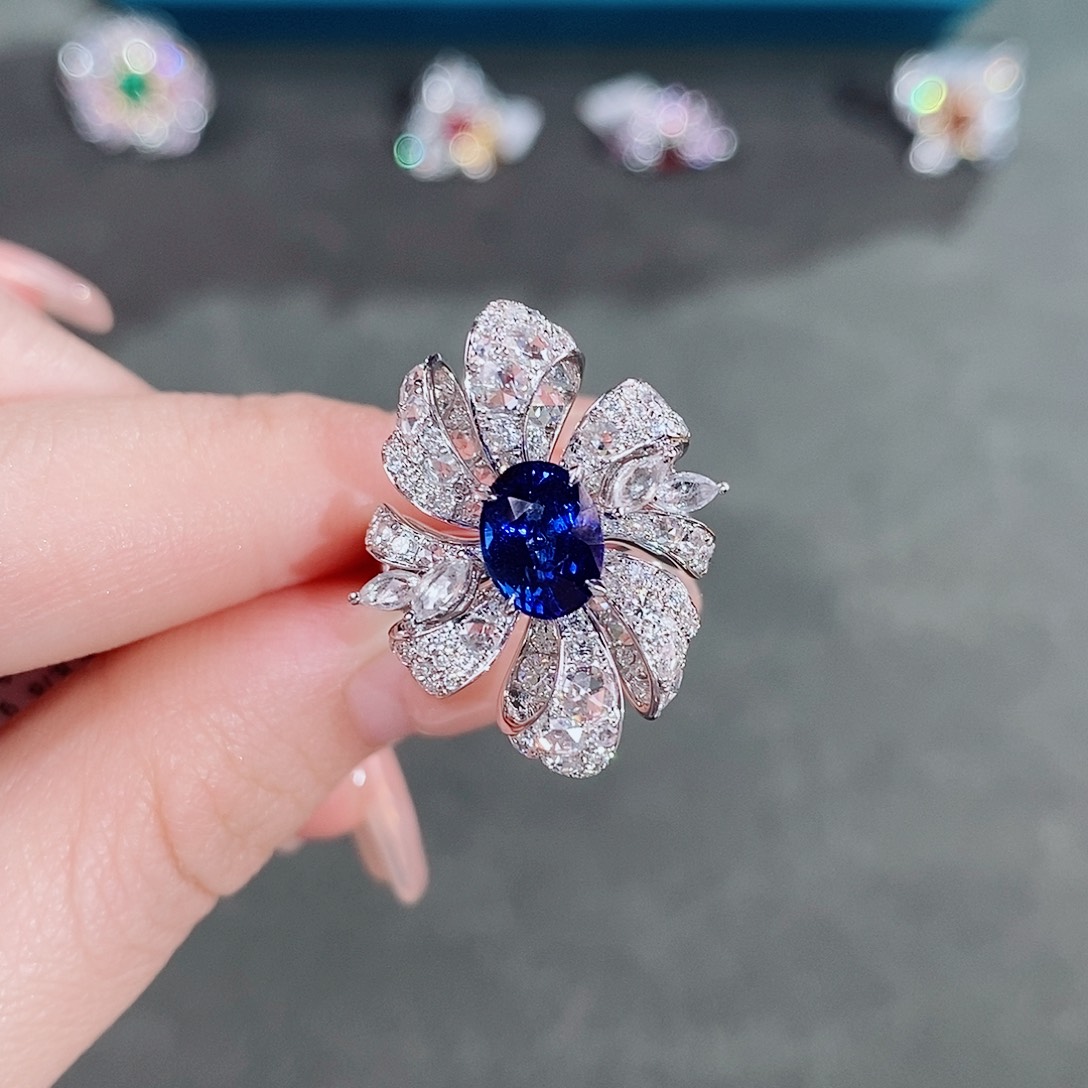 蓝宝石戒指18K金镶嵌1.95ct