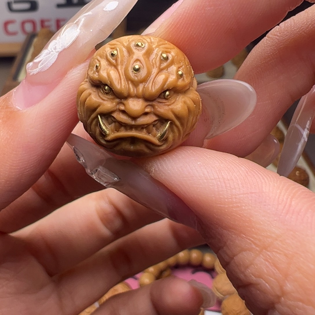 文玩核桃把件镶嵌款九目獠牙18左右尺寸全品有正常封口线