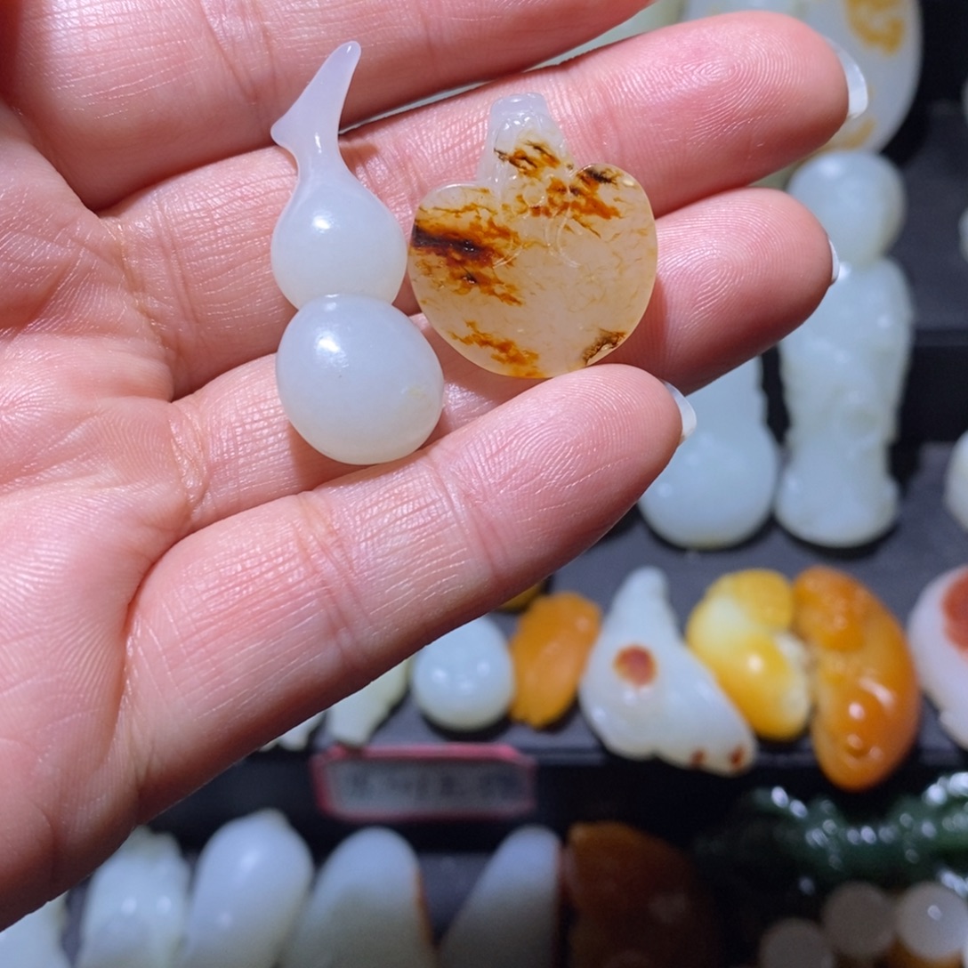 力***哥和田玉未镶嵌颈饰