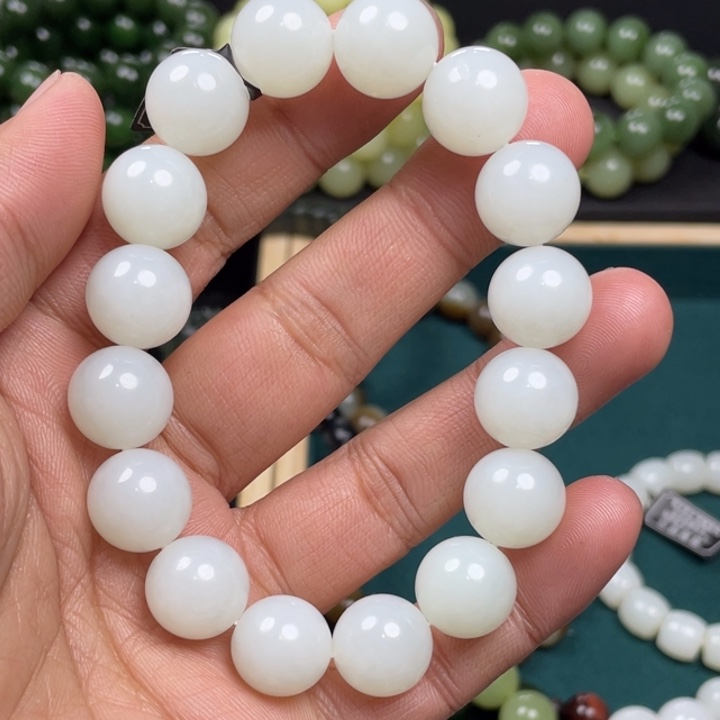 和田玉手串未镶嵌何**地