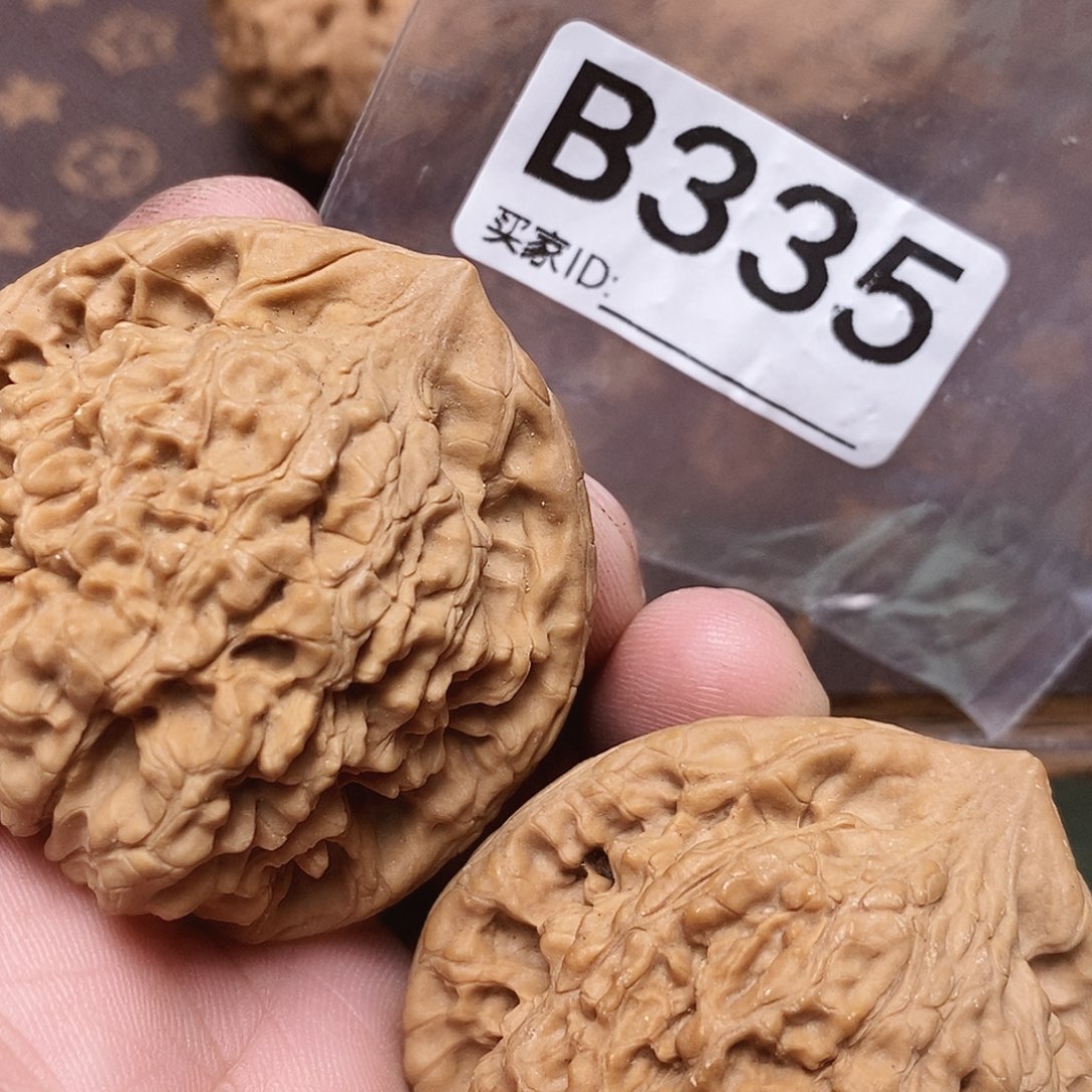 文玩核桃把件官帽。    