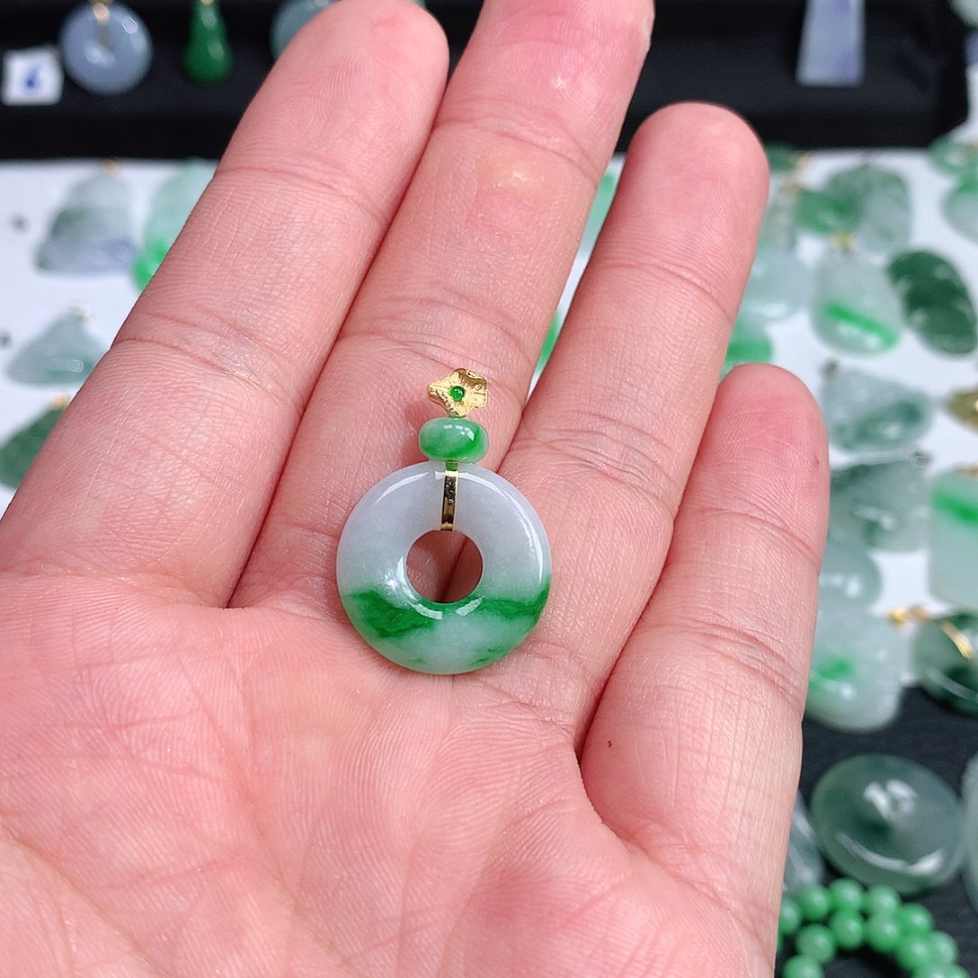 翡翠颈饰未镶嵌W****x翡翠