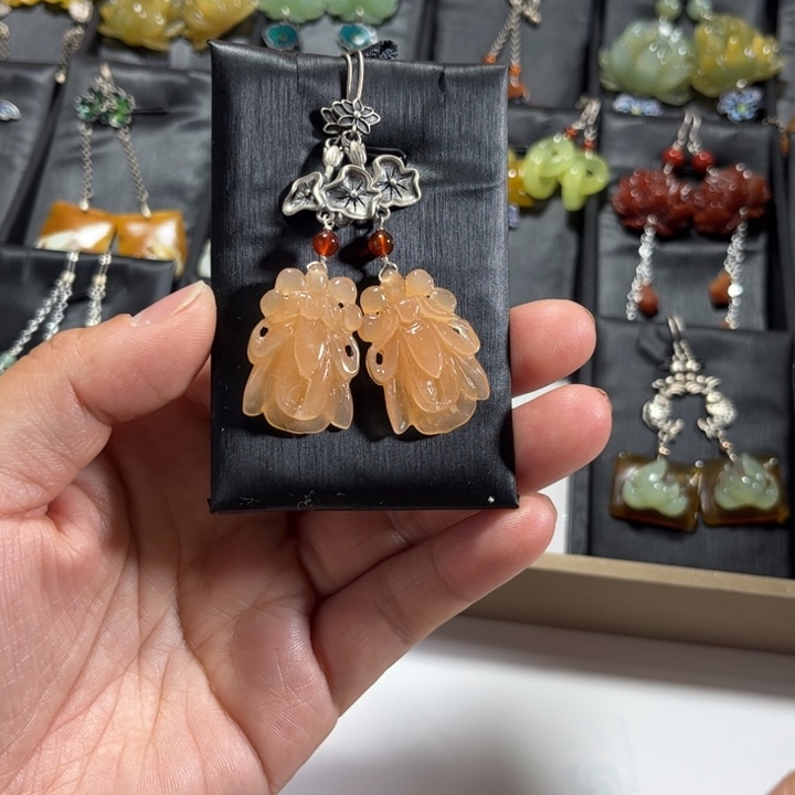 蛇纹石玉耳饰未镶嵌