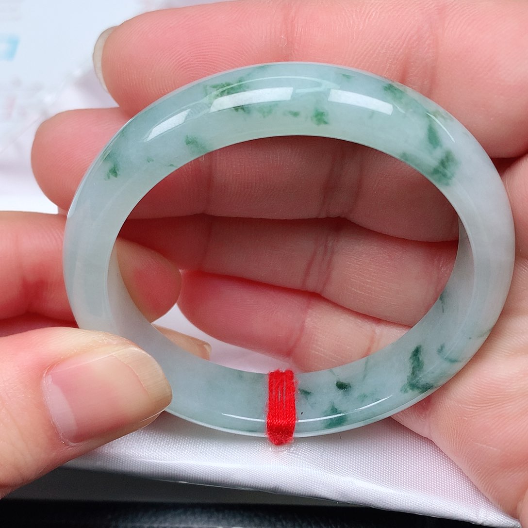 翡翠手镯未镶嵌天然