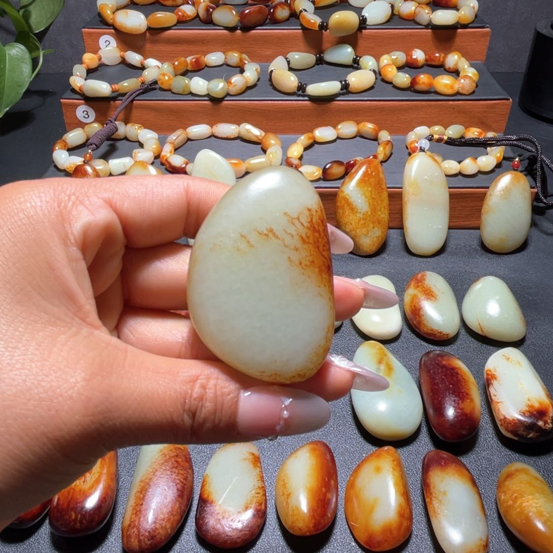 颈饰未镶嵌和田玉仙**?