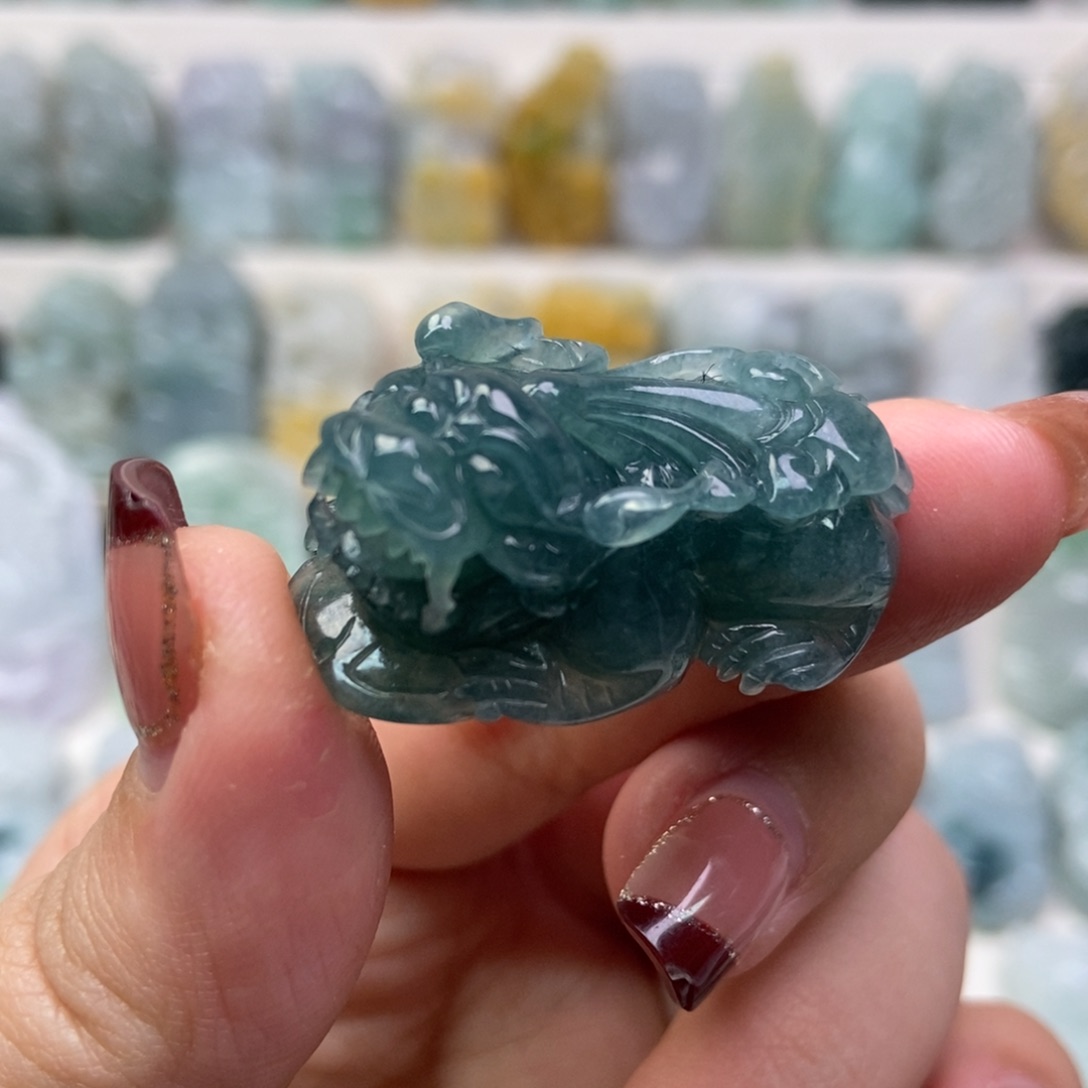 翡翠吊坠(赠链)未镶嵌