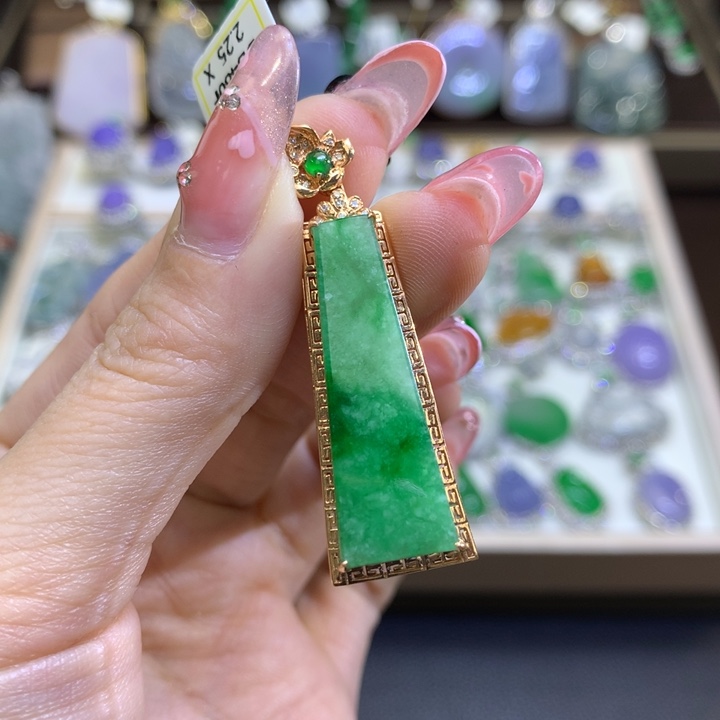 翡翠颈饰18K金镶嵌翡翠