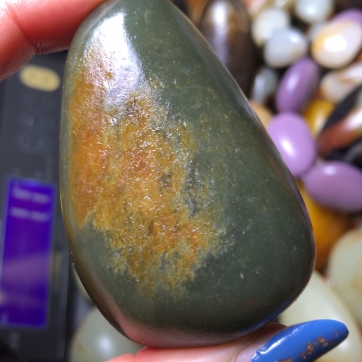 和田玉（翠青玉）未镶嵌珠宝奇石