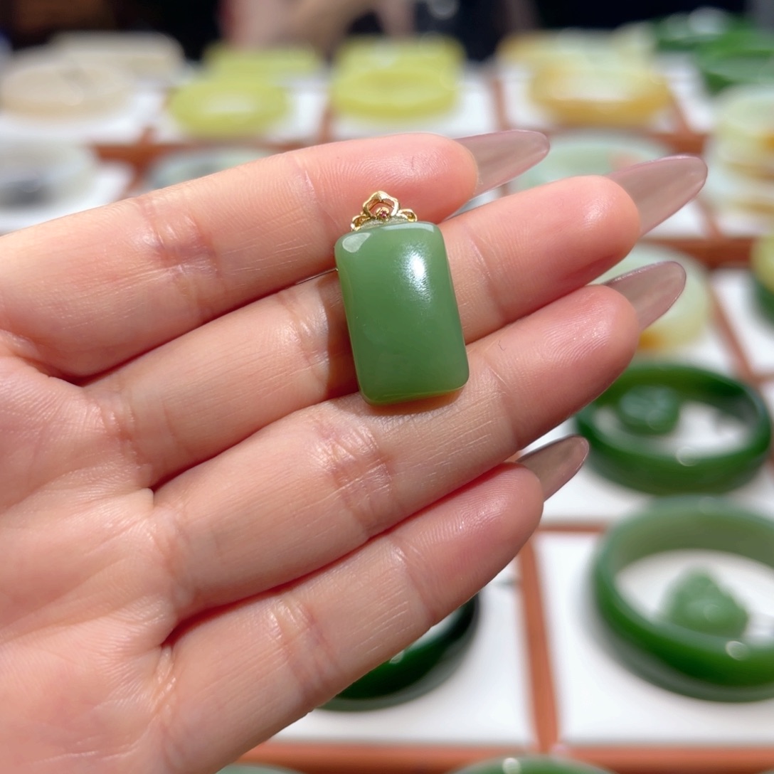 和田玉颈饰18K金镶嵌