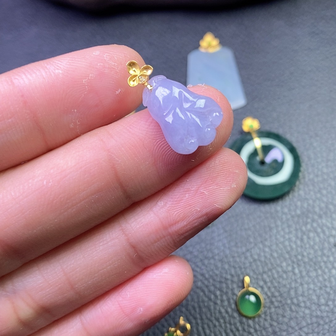 颈饰18K金镶嵌翡翠