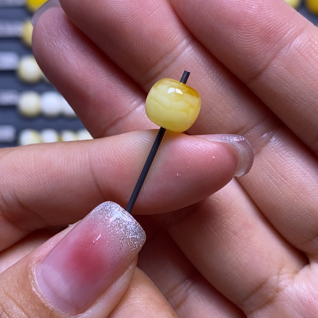 蜜蜡未镶嵌珠宝奇石俏色黄白花老型9.3*8.2mm