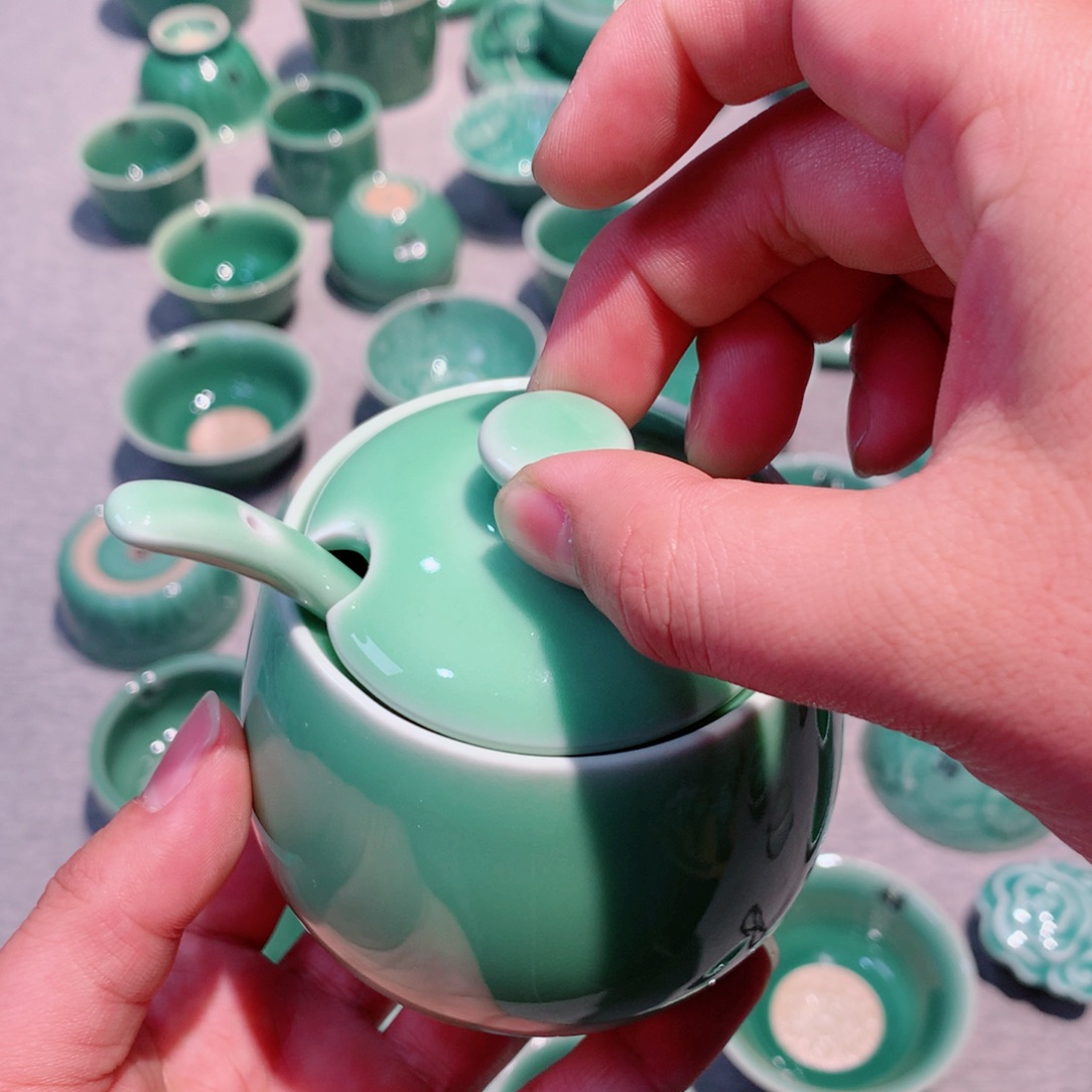 和***美龙泉青瓷茶具三个