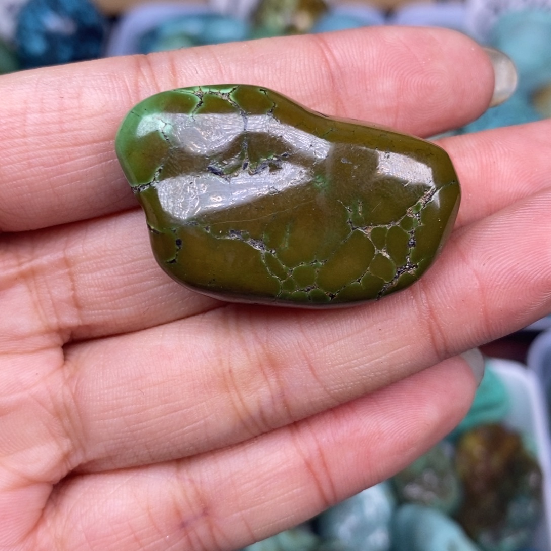 寂***程绿松石未镶嵌挂件