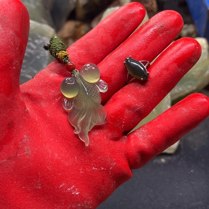 透闪石-蛇纹石玉珠宝奇石未镶嵌