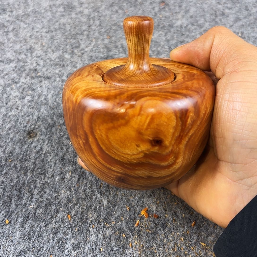 崖柏黑骨糖心老料鼻烟壶