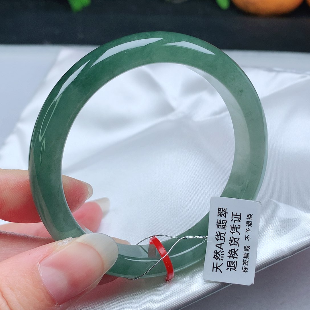 翡翠手镯未镶嵌阿*56圈