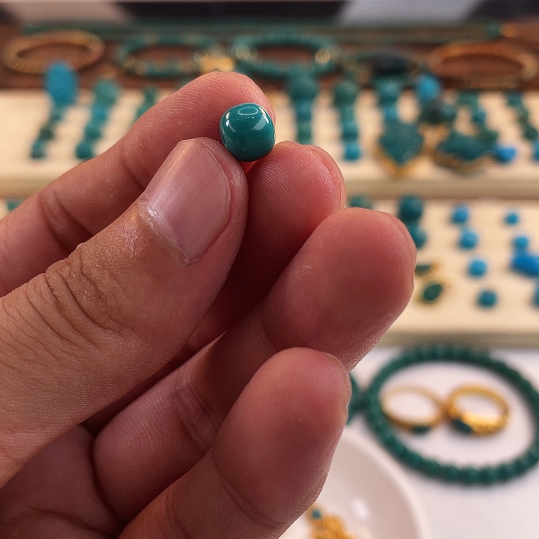 未镶嵌绿松石颈饰