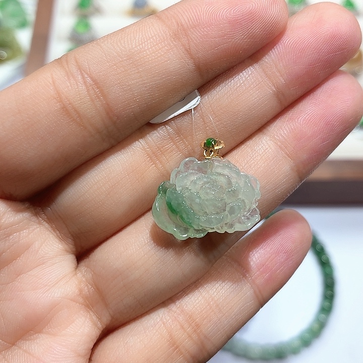 翡翠未镶嵌颈饰吊坠