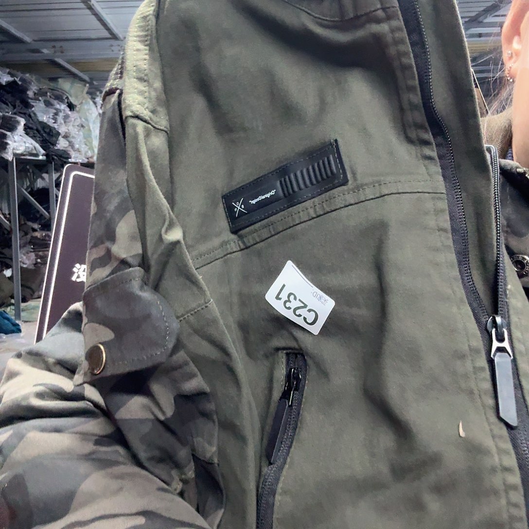 175上衣两件。 345。