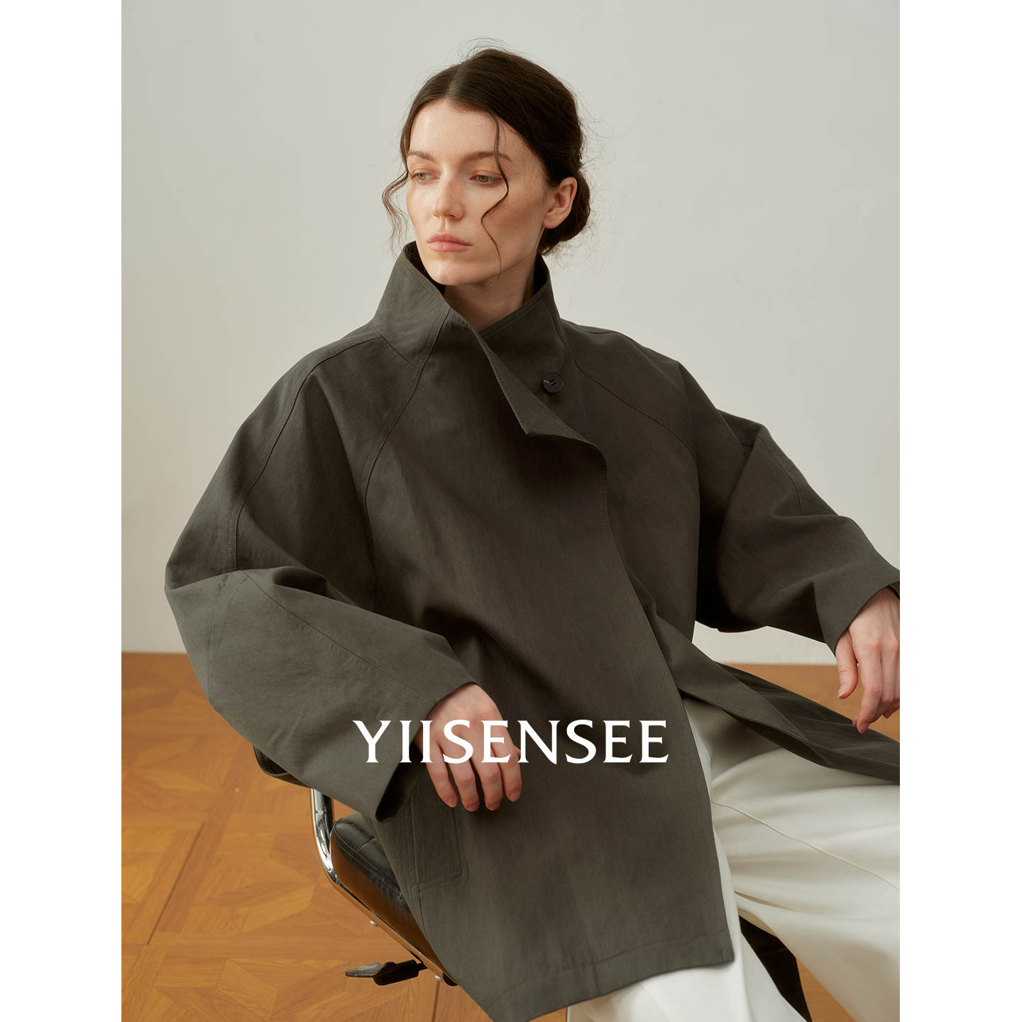 【从容慢步】立领宽松一粒扣廓形纯色短风衣外套女秋冬