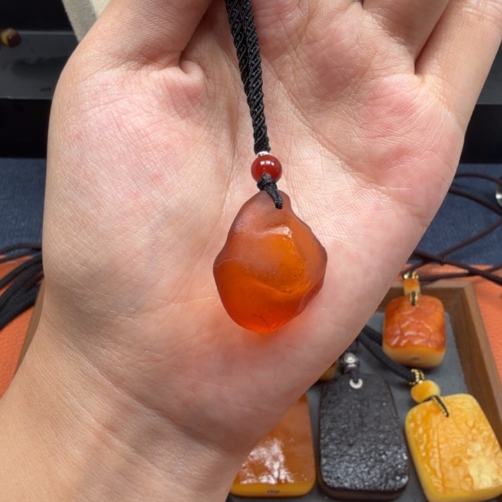 蜜蜡未镶嵌吊坠(赠链)