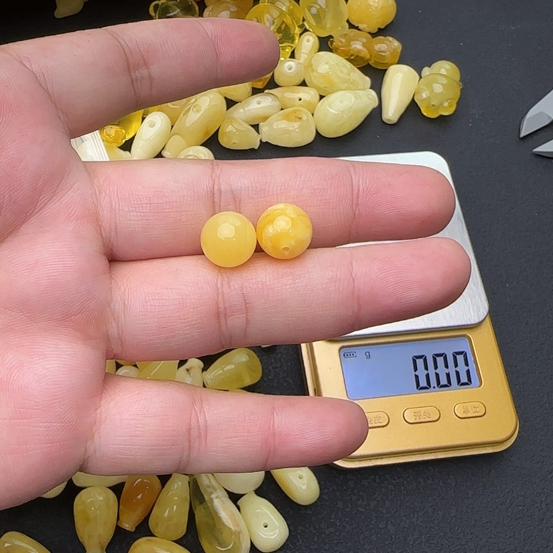 李***良琥珀未镶嵌珠宝奇石