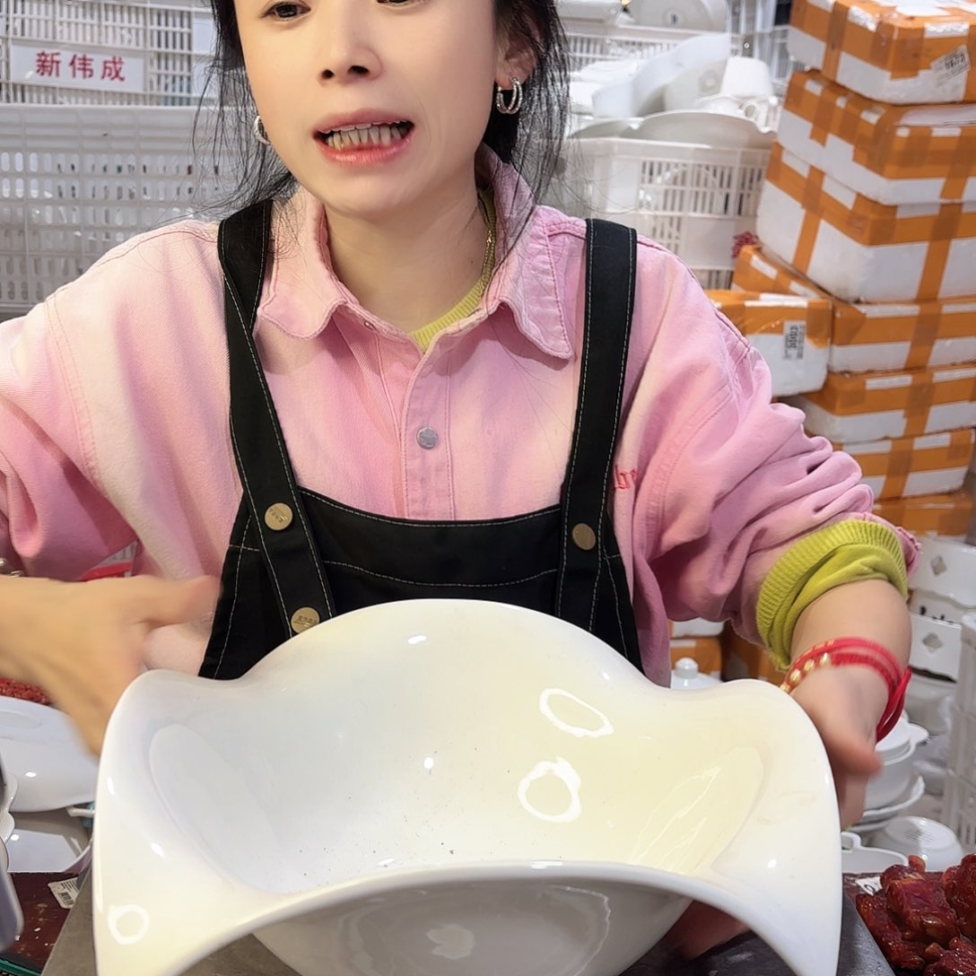 盘ঞ**ঞ微瑕产品………飞天汤碗一个