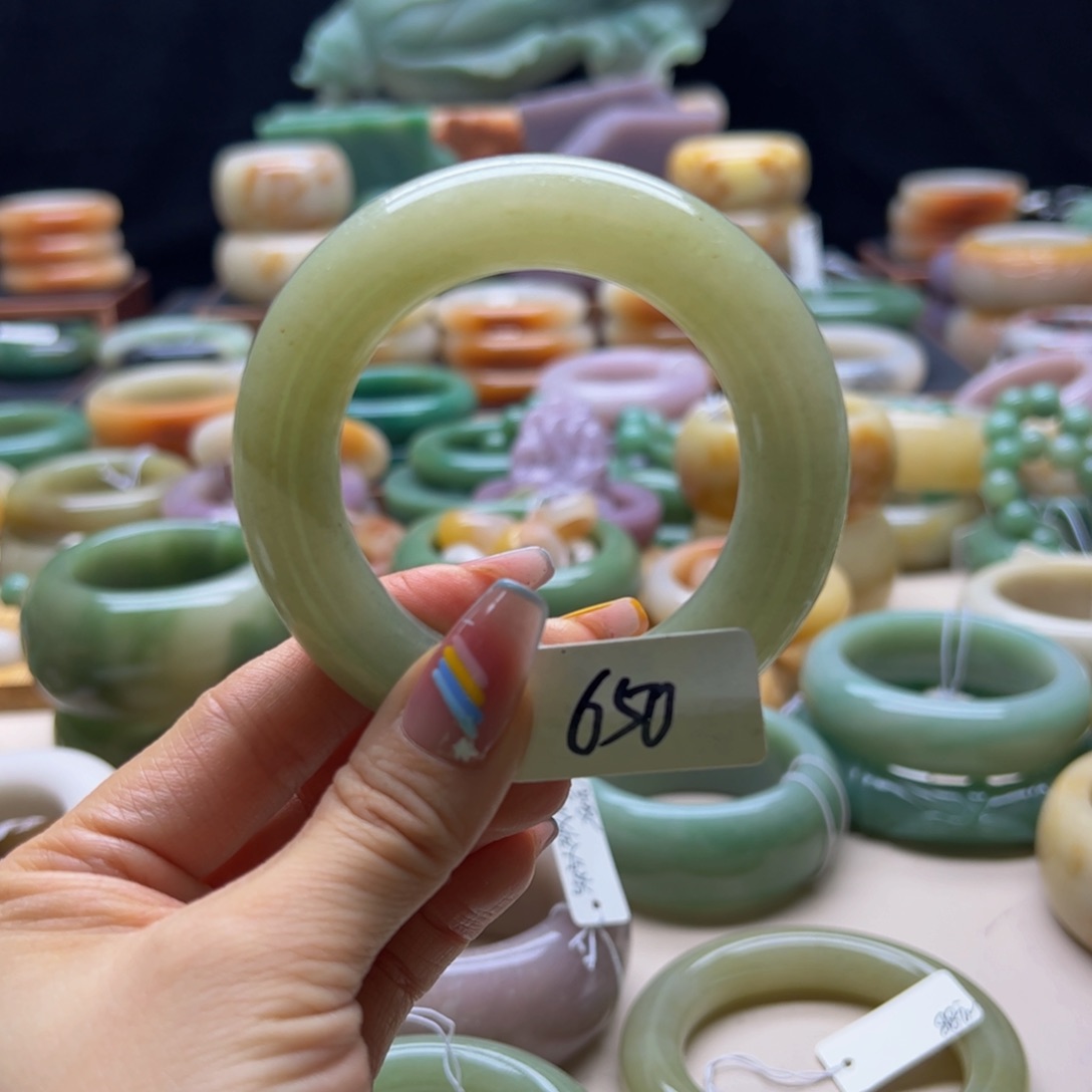 石英质玉未镶嵌手镯