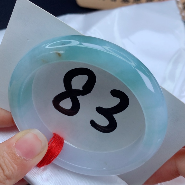 翡翠手镯未镶嵌天空蓝半山水