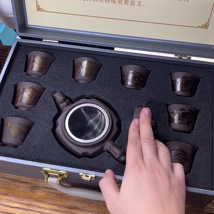 孤品茶具套装等。        