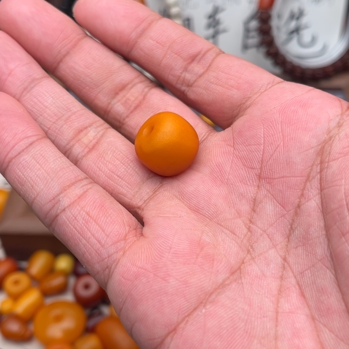 ****方琥珀未镶嵌裸石蜜蜡墩子