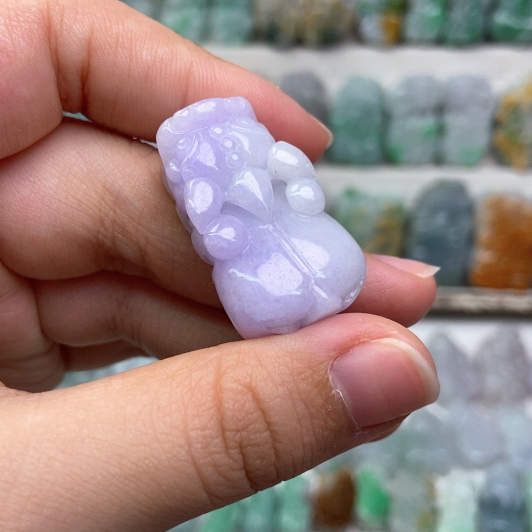 翡翠未镶嵌吊坠(赠链)