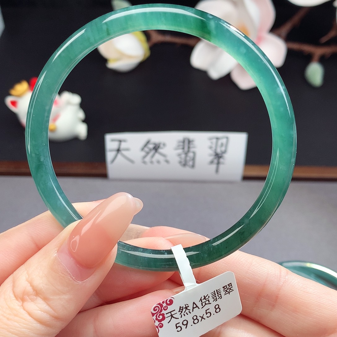 翡翠手镯（圆镯）未镶嵌