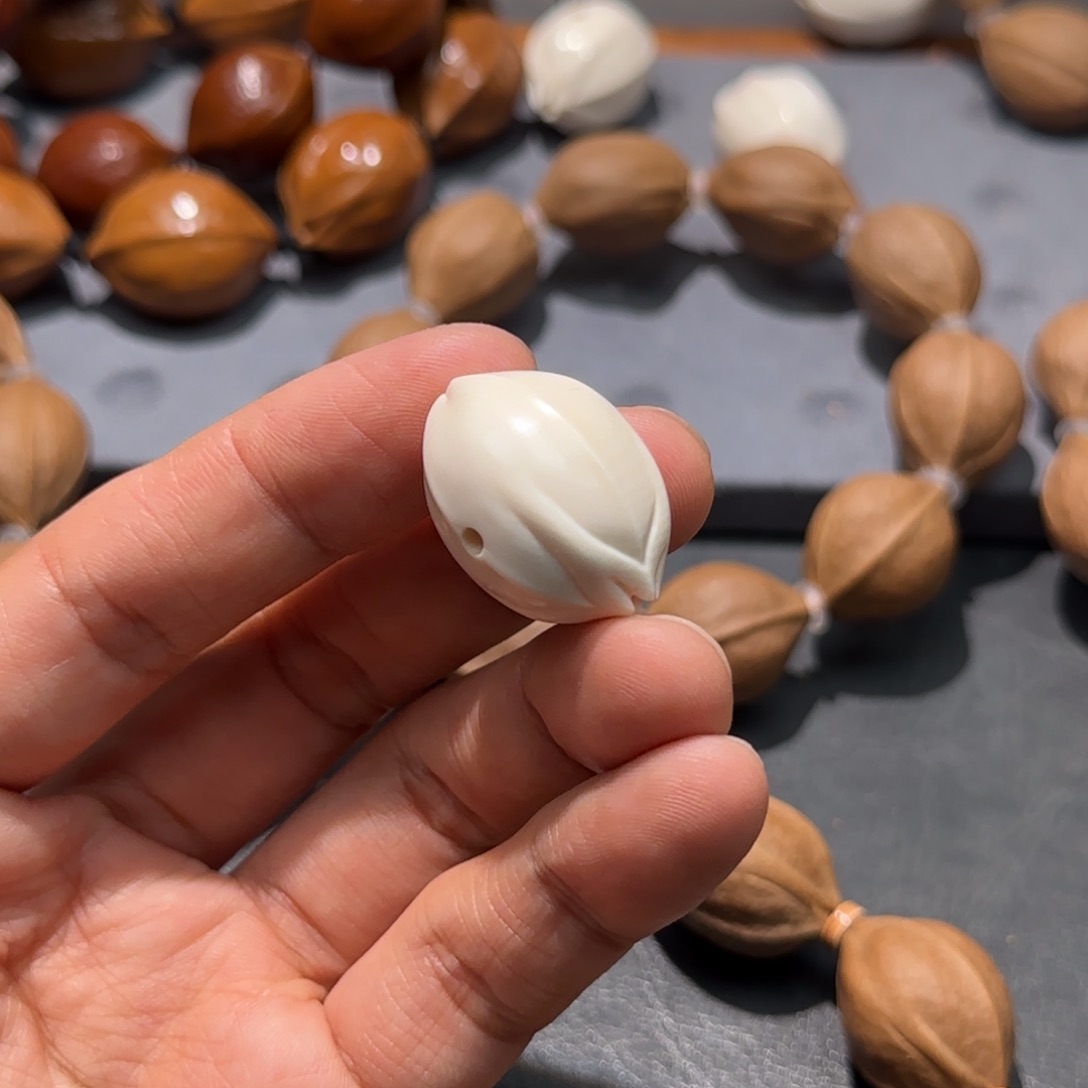 橄榄核手串1.9长毛三通