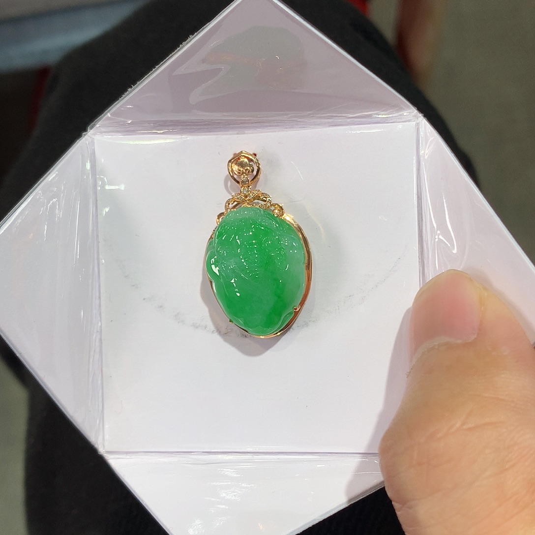翡翠吊坠(赠链)18K金镶嵌