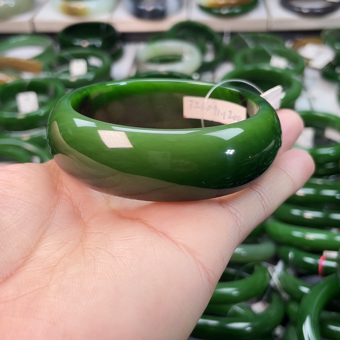 和田玉（碧玉）手镯未镶嵌