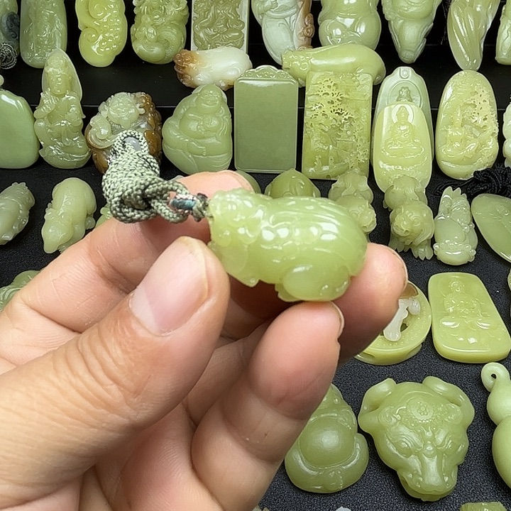 和田玉（糖玉）未镶嵌颈饰
