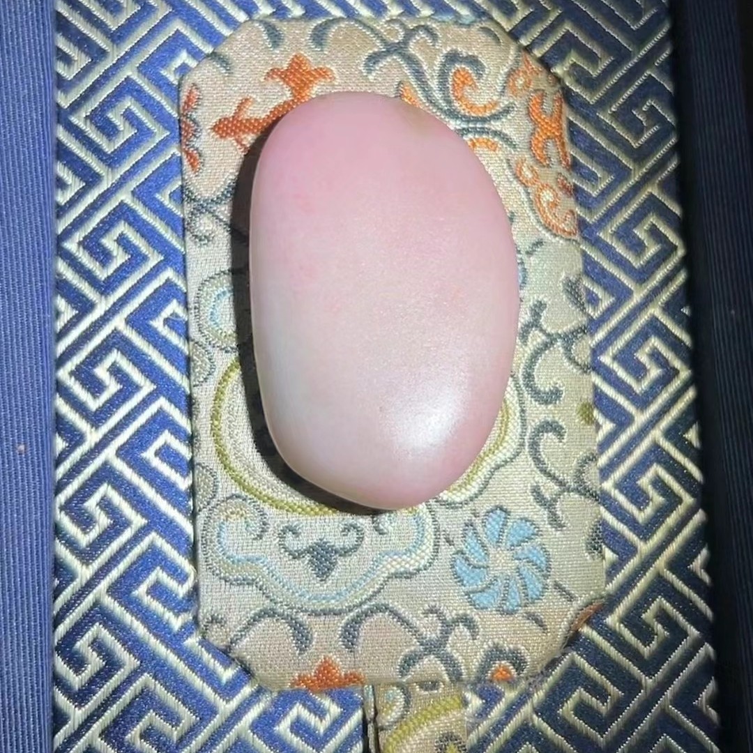 和田玉石桃花挂件