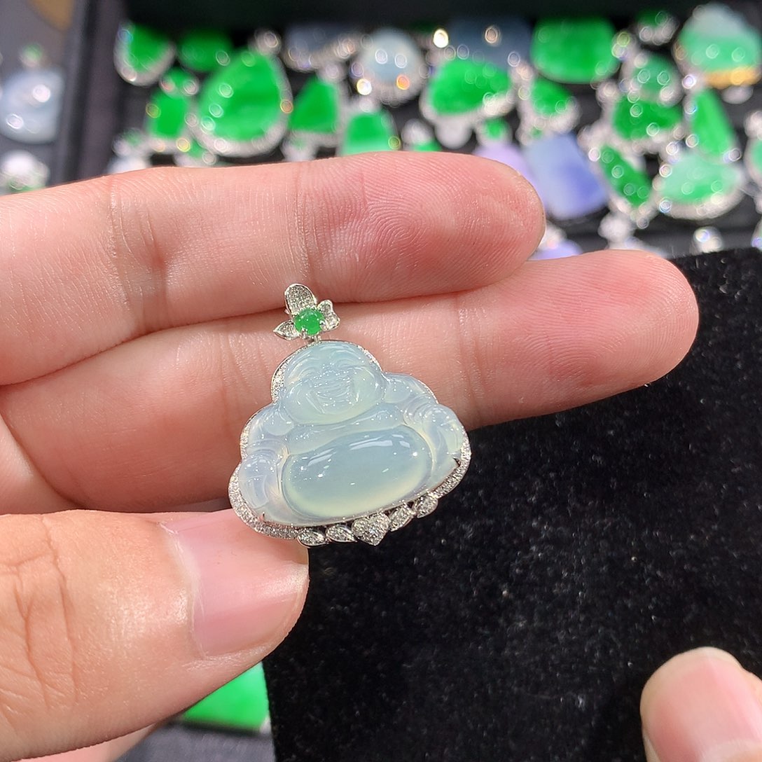 翡翠18K金镶嵌颈饰