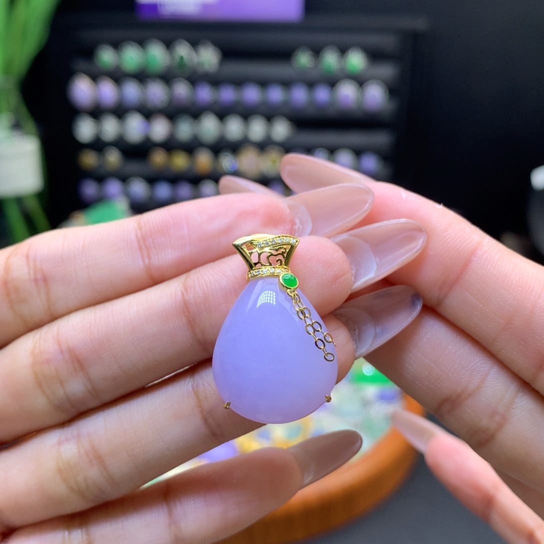 翡翠18K金镶嵌颈饰