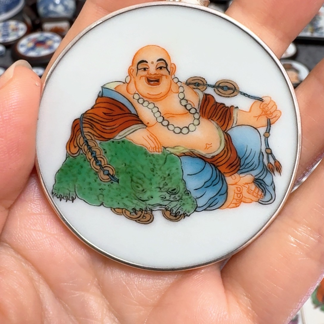 信****瓷片粉彩纯银弥勒佛挂件