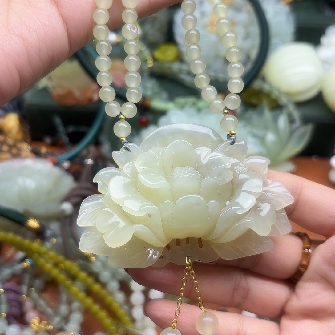 蛇纹石玉未镶嵌吊坠