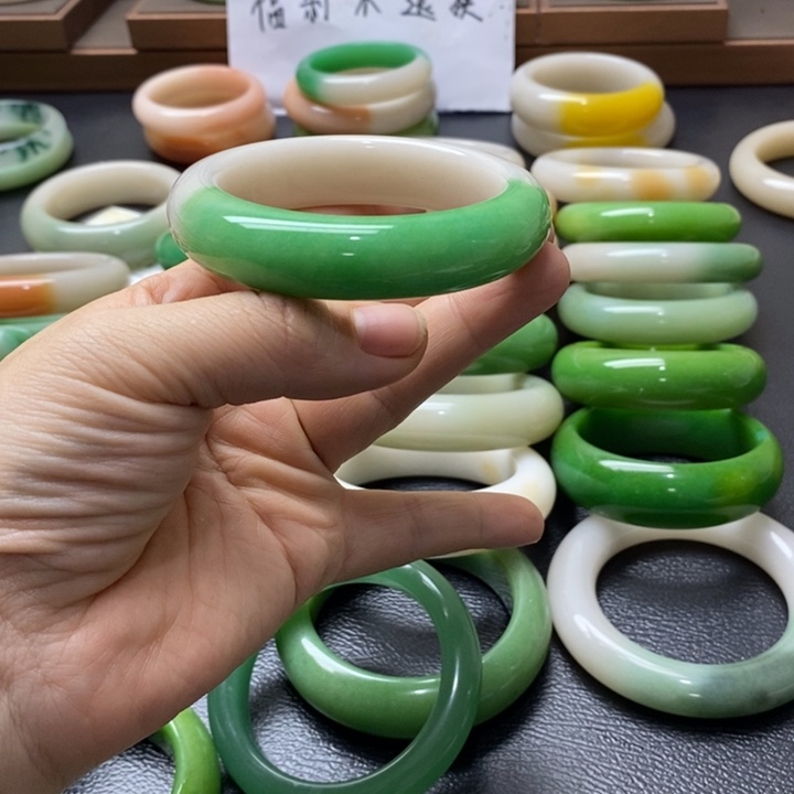 石英质玉手镯未镶嵌