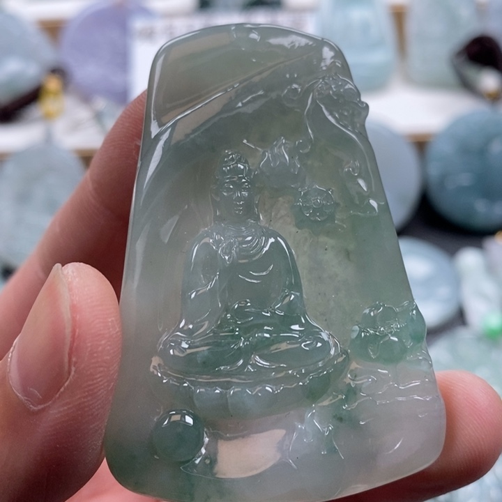 翡翠颈饰未镶嵌翡翠