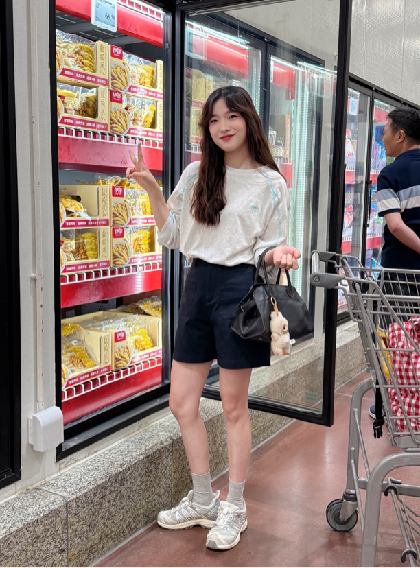 丁丁/蝴蝶结骨缝上衣～刺绣圆领极简风雪花棉百搭T恤