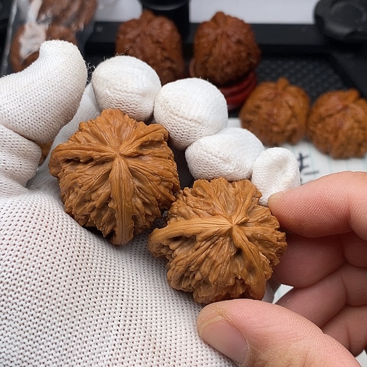 核桃把件拼接白狮子7